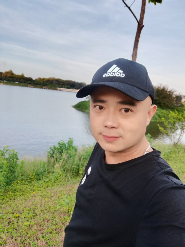 石头哥的第一张照片--广州王婆说媒